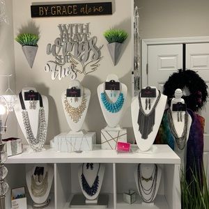 https://royalgracebling.commentsold.com